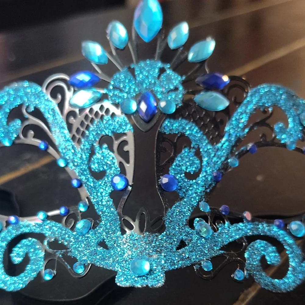 BEAUTIFUL SPARKLING TEAL GLITTER MASQUERADE MASK